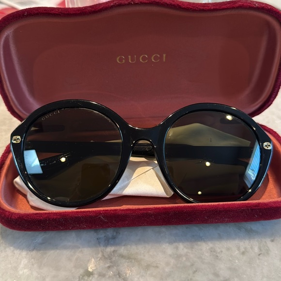 GUCCI WOMENS ROUND SHINY BLACK SUNGLASSES gently used - Picture 1 of 5
